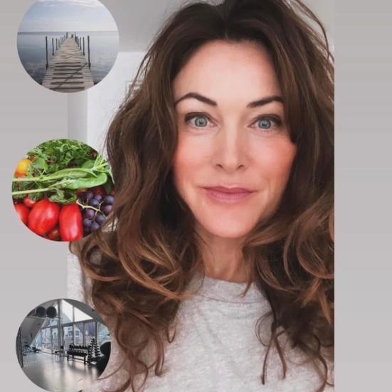 Collage med Anja Kamp Otte, motionsredskaber, grøntsager og en badebro